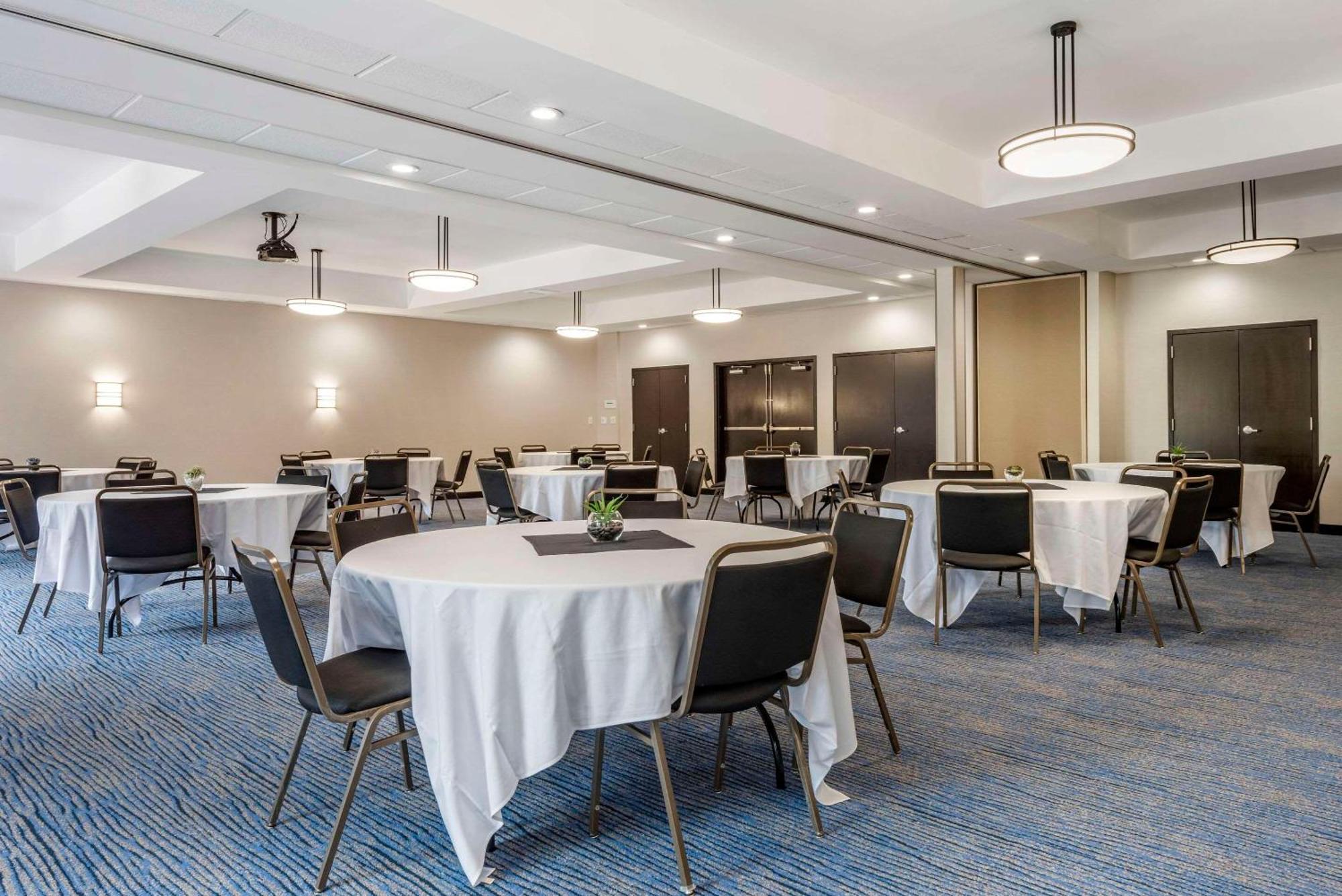 Cambria Hotel Minneapolis Мейпъл Гроув Екстериор снимка