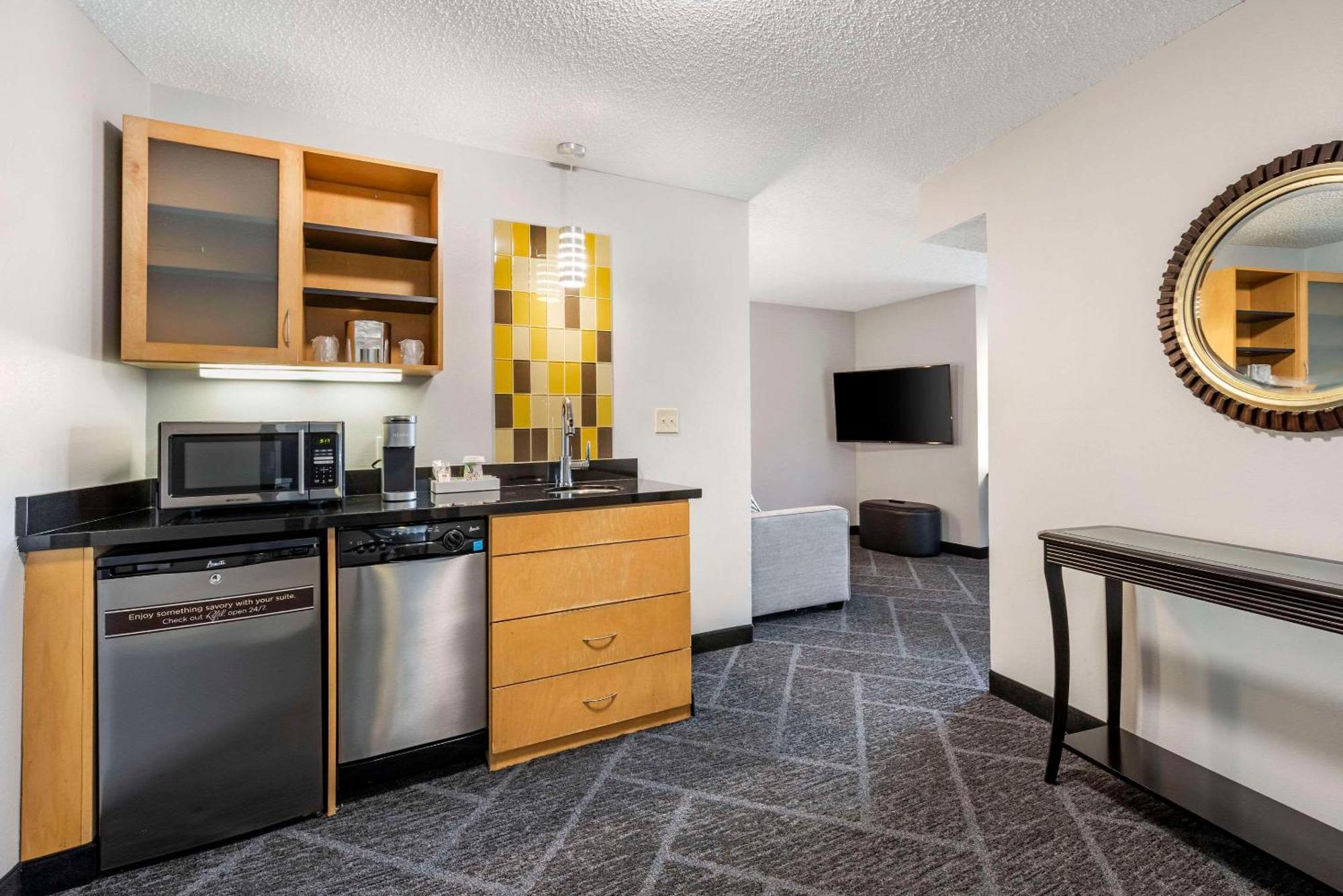 Cambria Hotel Minneapolis Мейпъл Гроув Екстериор снимка