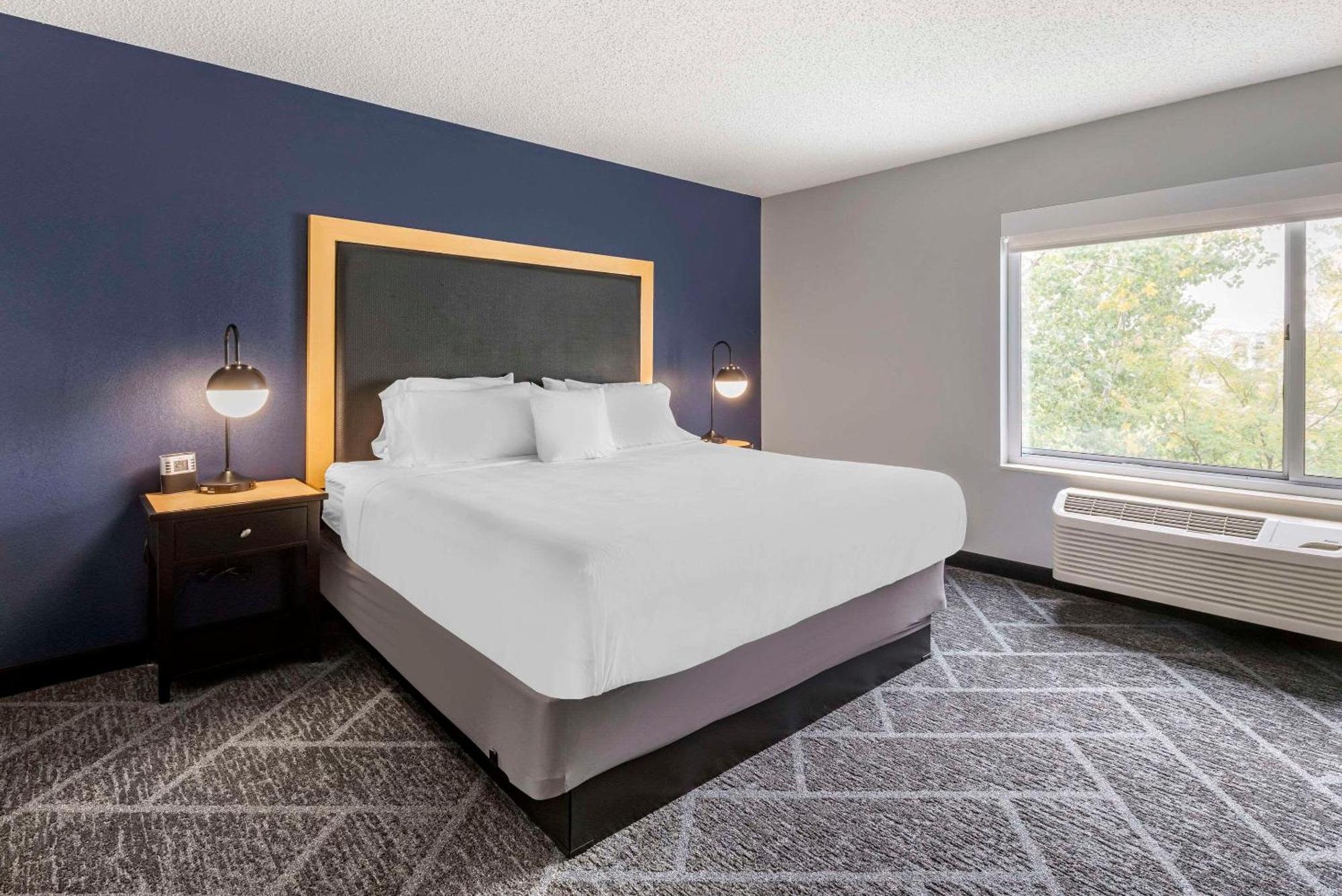 Cambria Hotel Minneapolis Мейпъл Гроув Екстериор снимка
